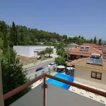 호텔 Neda 3*
