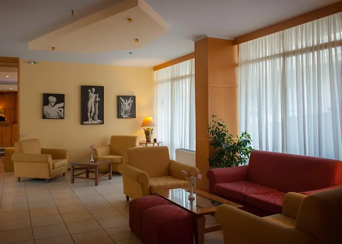 Neda Hotel 3*